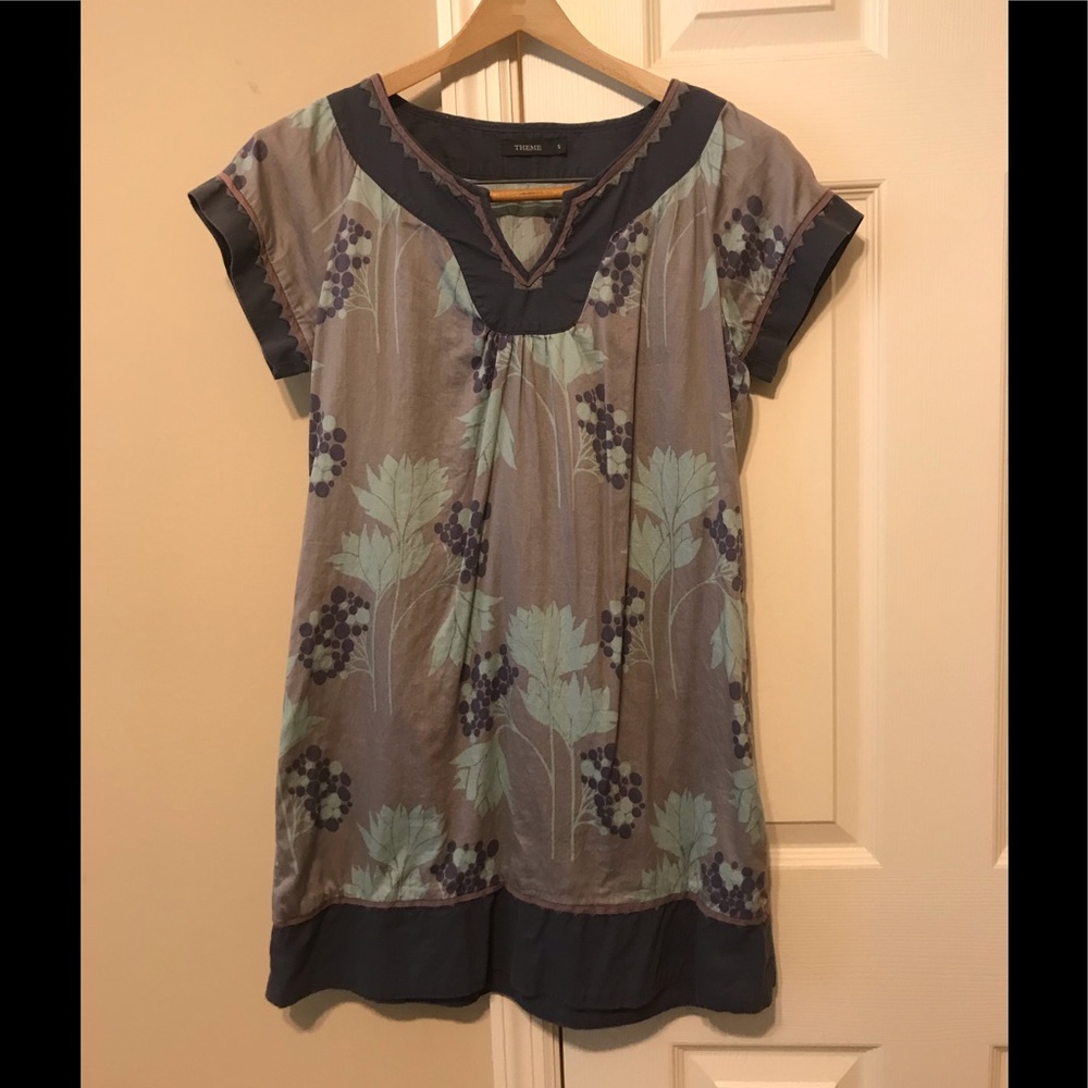 Theme Dress Size Small